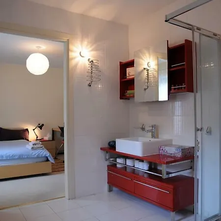 Holiday home Modern 4 Bedroom House With A Game