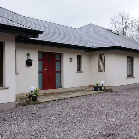 Holiday home Modern 4 Bedroom House With A Game