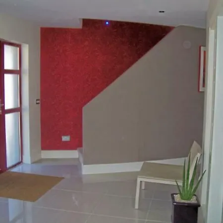 Modern 4 Bedroom House With A Game * Baunclune