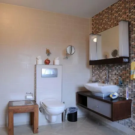 Holiday home Modern 4 Bedroom House With A Game Baunclune